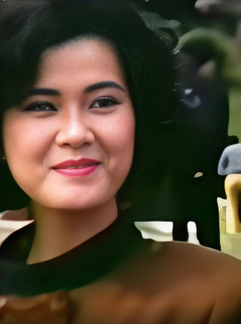 《蓝色俏夫人》：揭秘纸醉金迷下的致命诱惑，悬疑与网络热梗交织的复古风情画卷